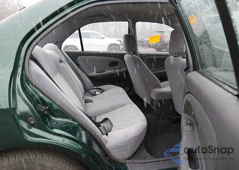 2001 Mitsubishi Mirage Es z USA, uszkodzony, nr VIN JA3AY26C61U007053